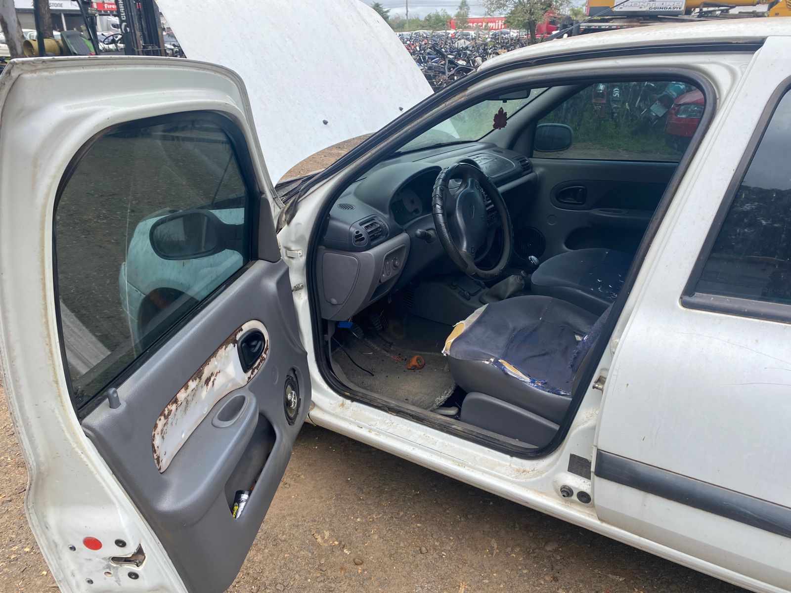 Clio 1.0 2001 Branco recolhido